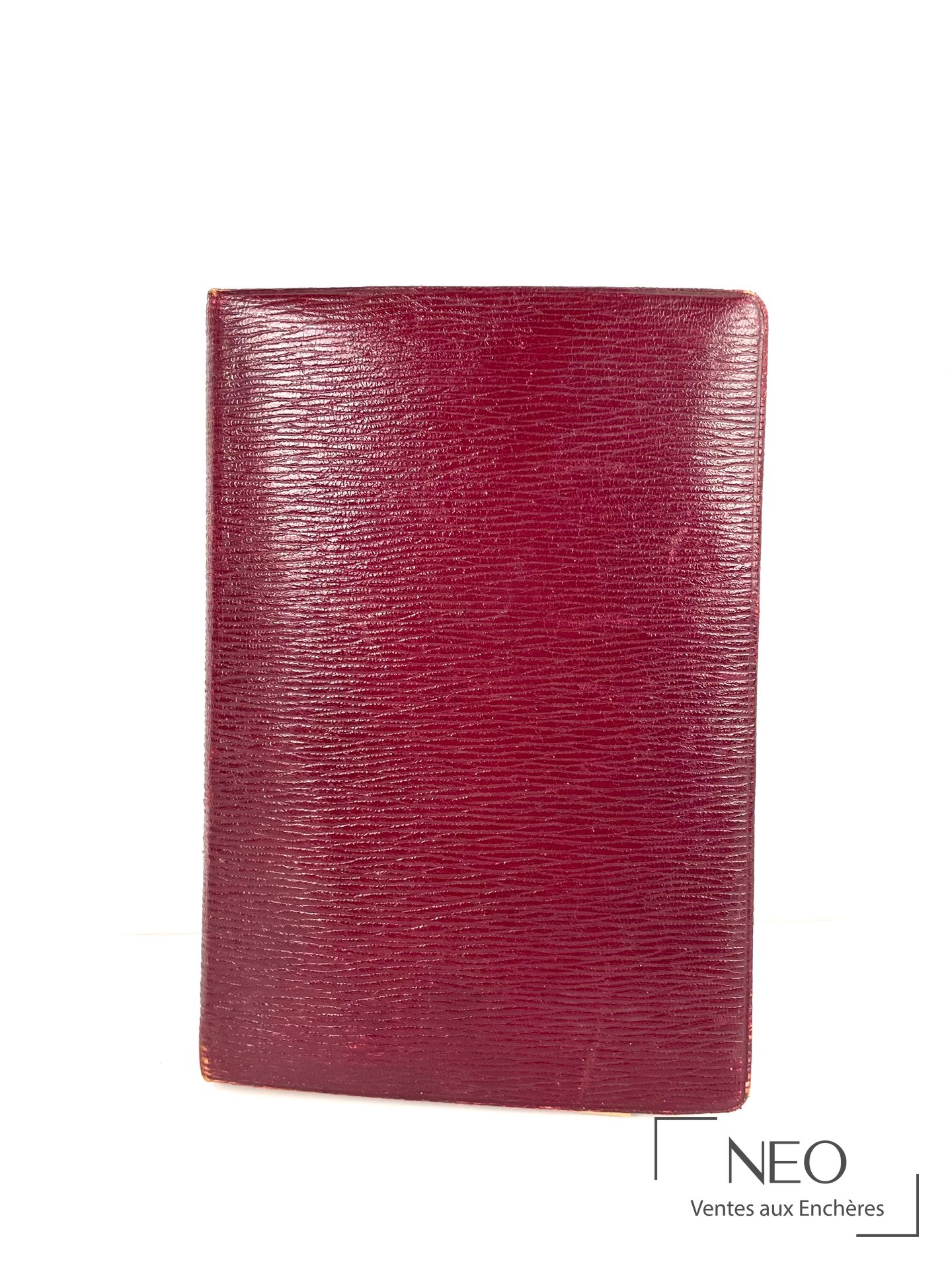 Carnet ouvert sur des pages remplies de dédicaces manuscrites
