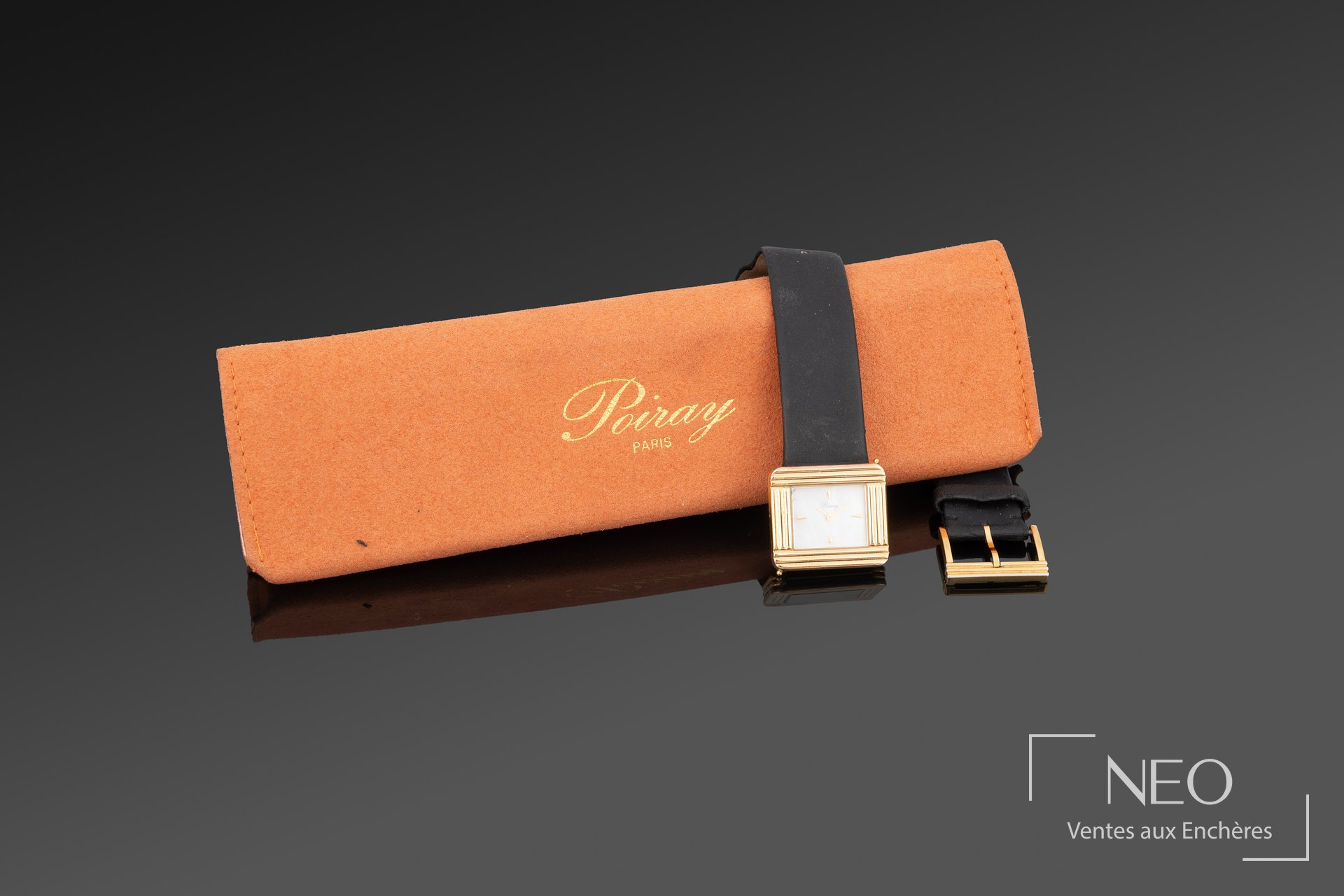 Montre Poiray accompagnée de sa pochette de voyage orange signée et d un bracelet de rechange