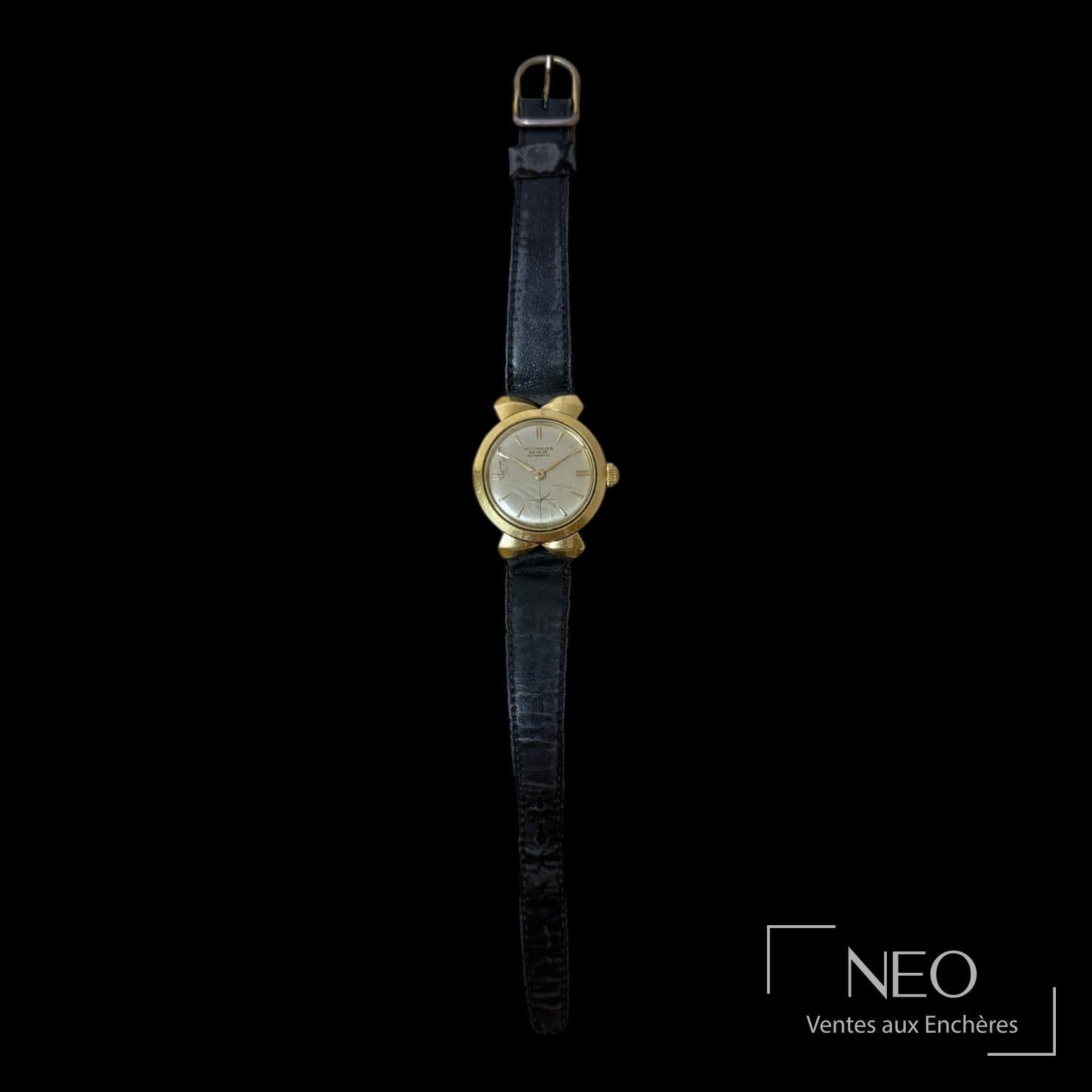Montre Wittnauer vue de face avec bracelet complet, boîtier rond et petite seconde