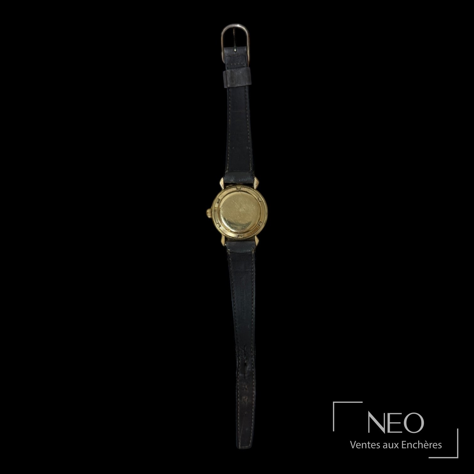 Dos de la montre Wittnauer en or jaune, fond fermé et bracelet cuir
