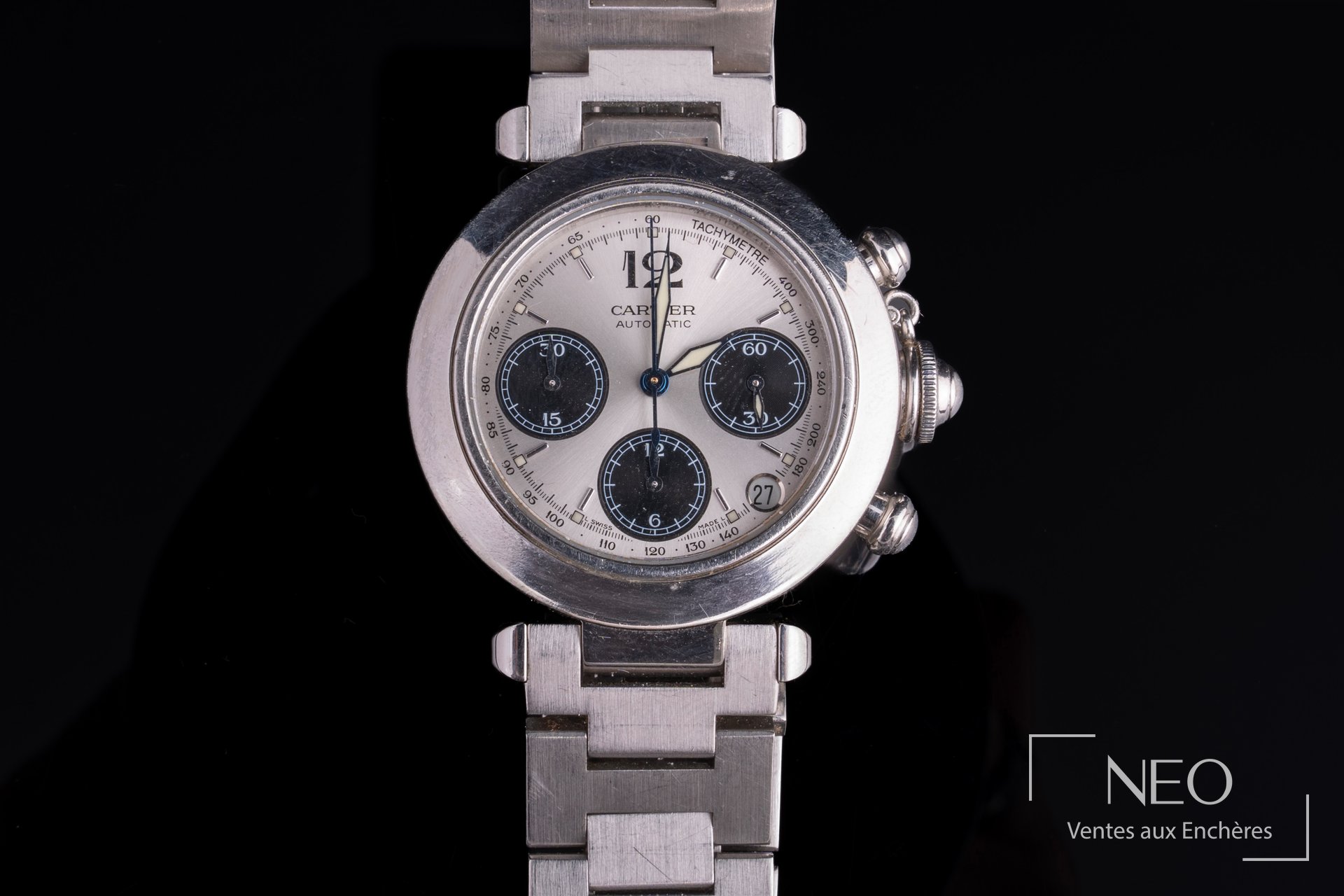 Montre Cartier Pasha Chronographe en acier, cadran panda inversé et bracelet métallique